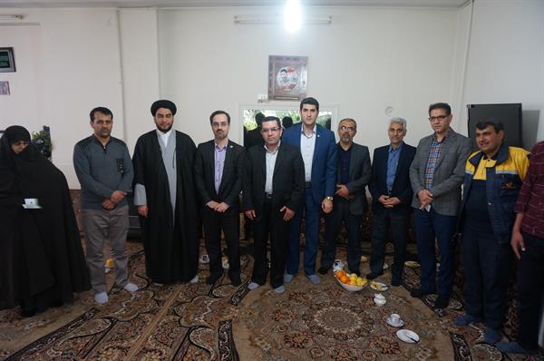 تجلیل ازخانواده های شهدای اداره کل پست توسط مدیر کل ict استان
